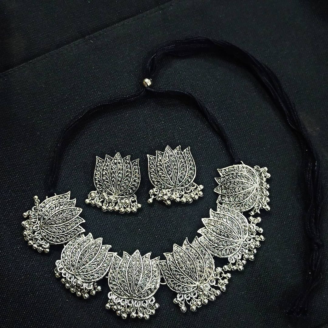 Silver oxidised lotus choker set